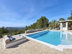 Hillside villa with sea-views